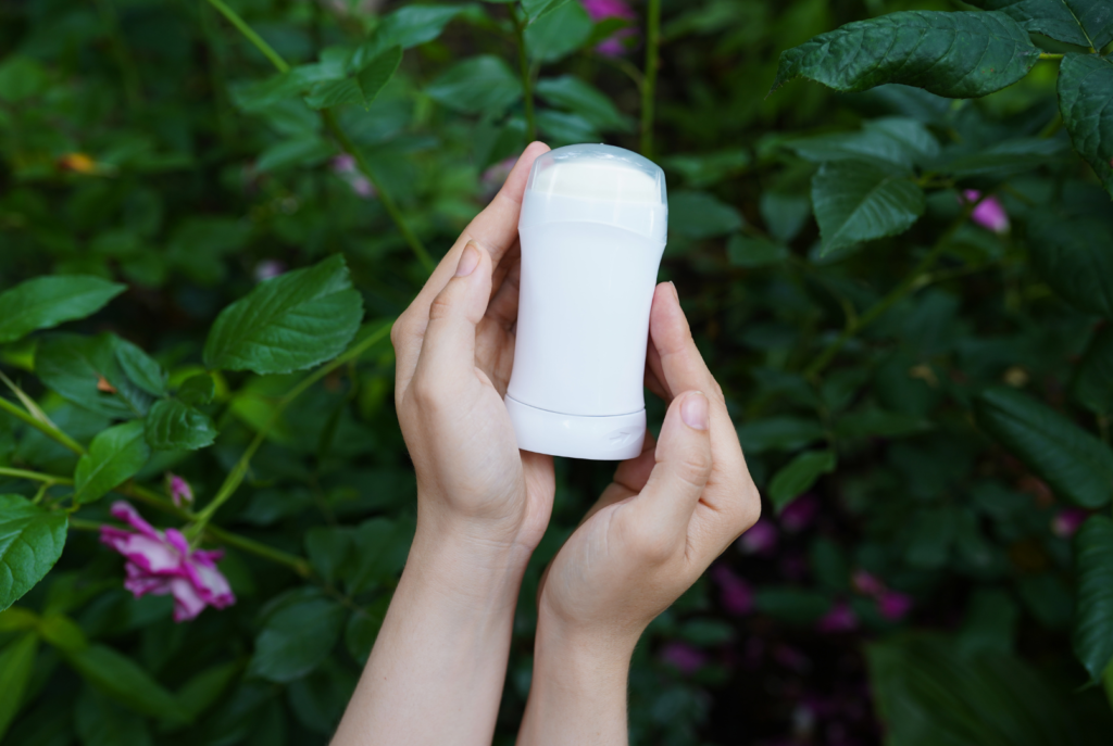 cara menghilangkan keringat berlebihan dan bau ketiak dengan antiperspirant